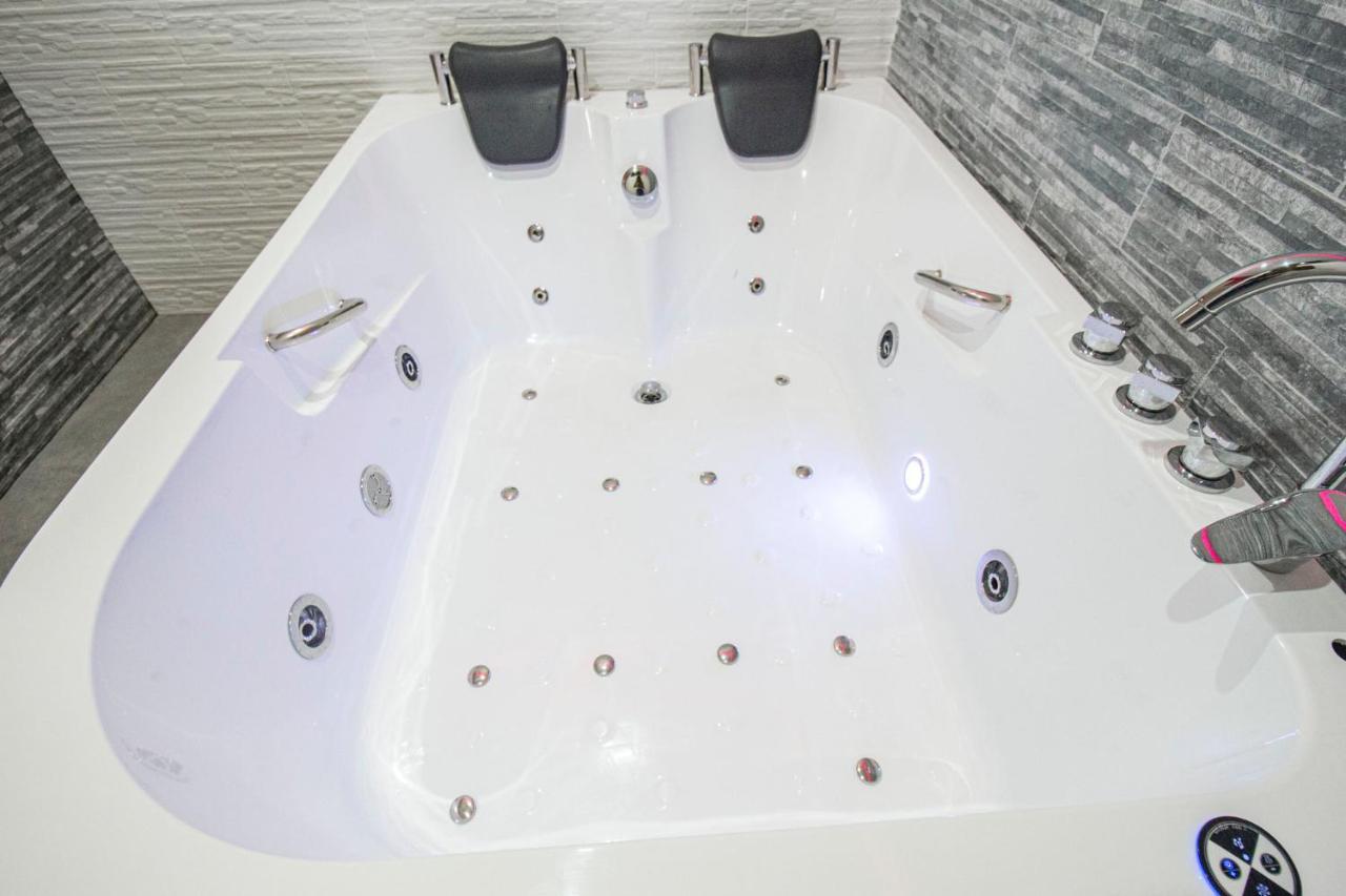 Royal Playa Suite And Apartament -Private Parking- Self Chek Out Κατάνια Εξωτερικό φωτογραφία