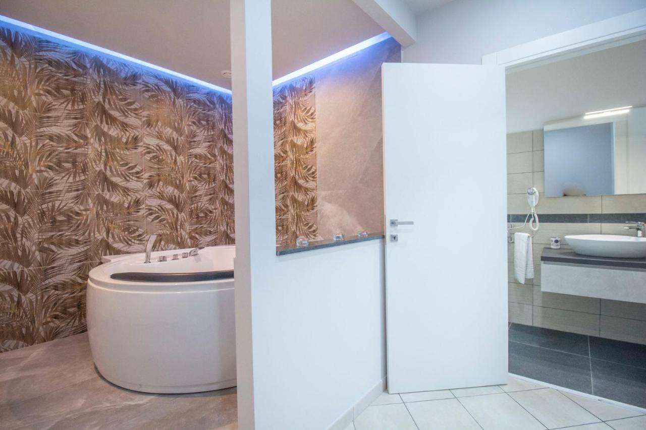 Royal Playa Suite And Apartament -Private Parking- Self Chek Out Κατάνια Εξωτερικό φωτογραφία